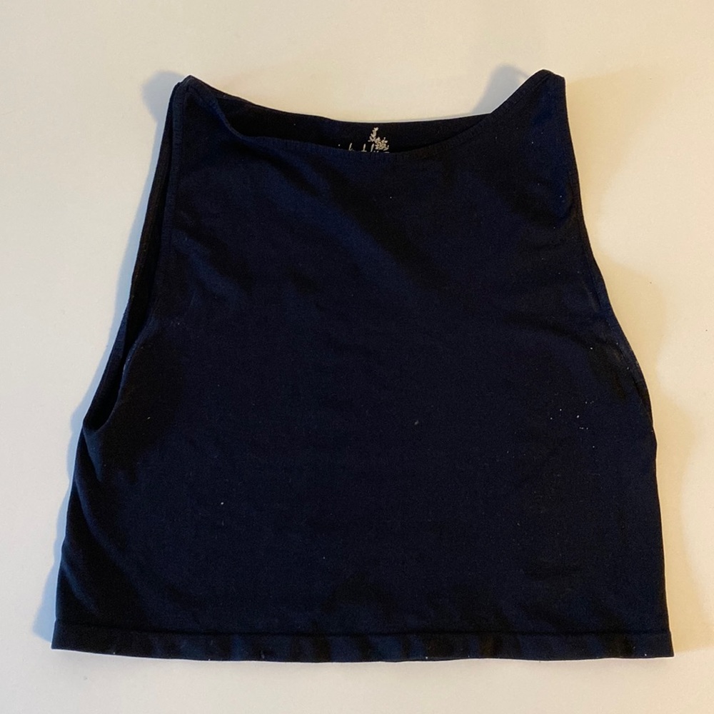 Black crop muscle tank